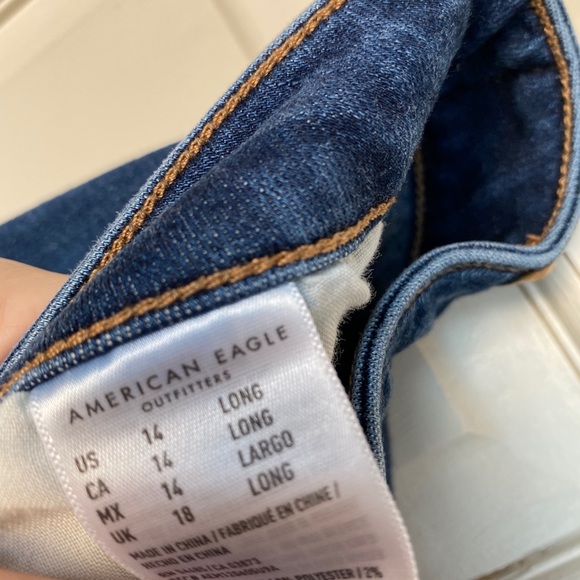 American Eagle Distressed Jean - Picture 3 of 4